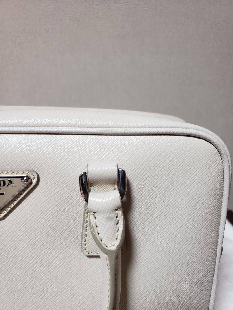 PRADA ガレリア サフィアーノ ミニバッグ　ホワイト