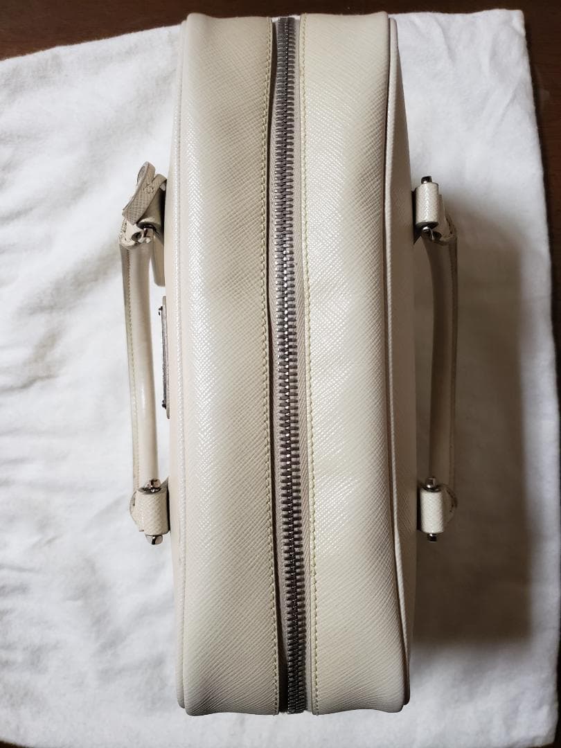 PRADA ガレリア サフィアーノ ミニバッグ　ホワイト