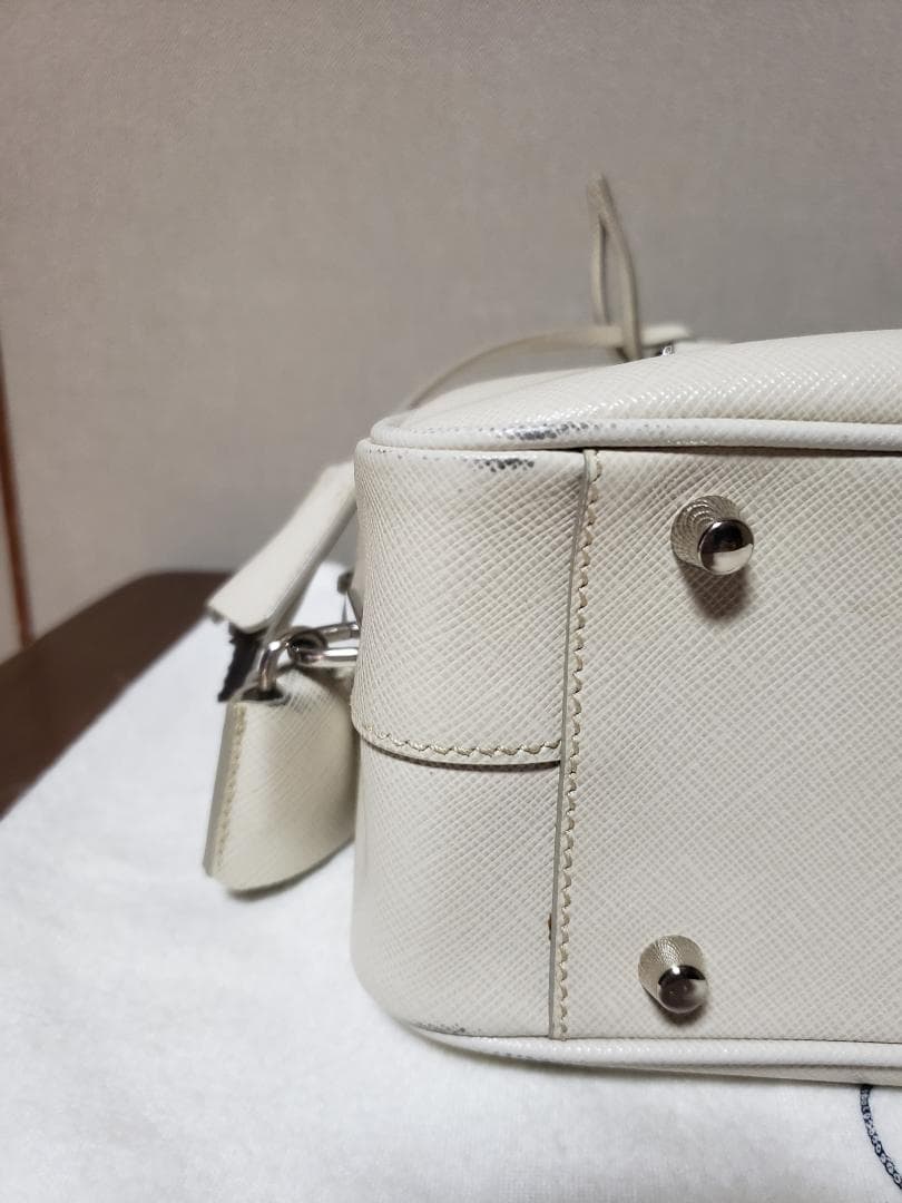 PRADA ガレリア サフィアーノ ミニバッグ　ホワイト