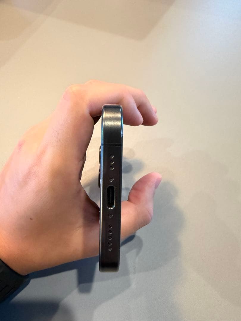 iPhone 15 Pro 512GB ブラックチタニウム　本体