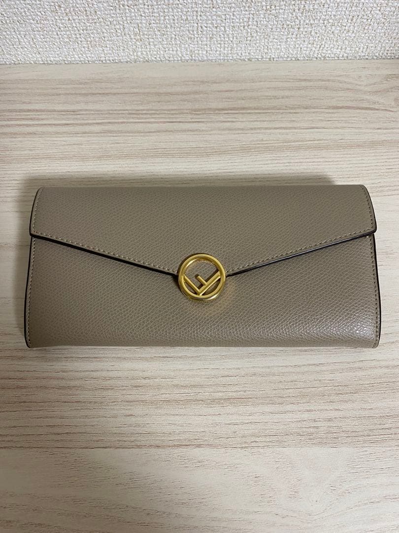 【美品】FENDI エフ イズ フェンディ レザー 二つ折り長財布