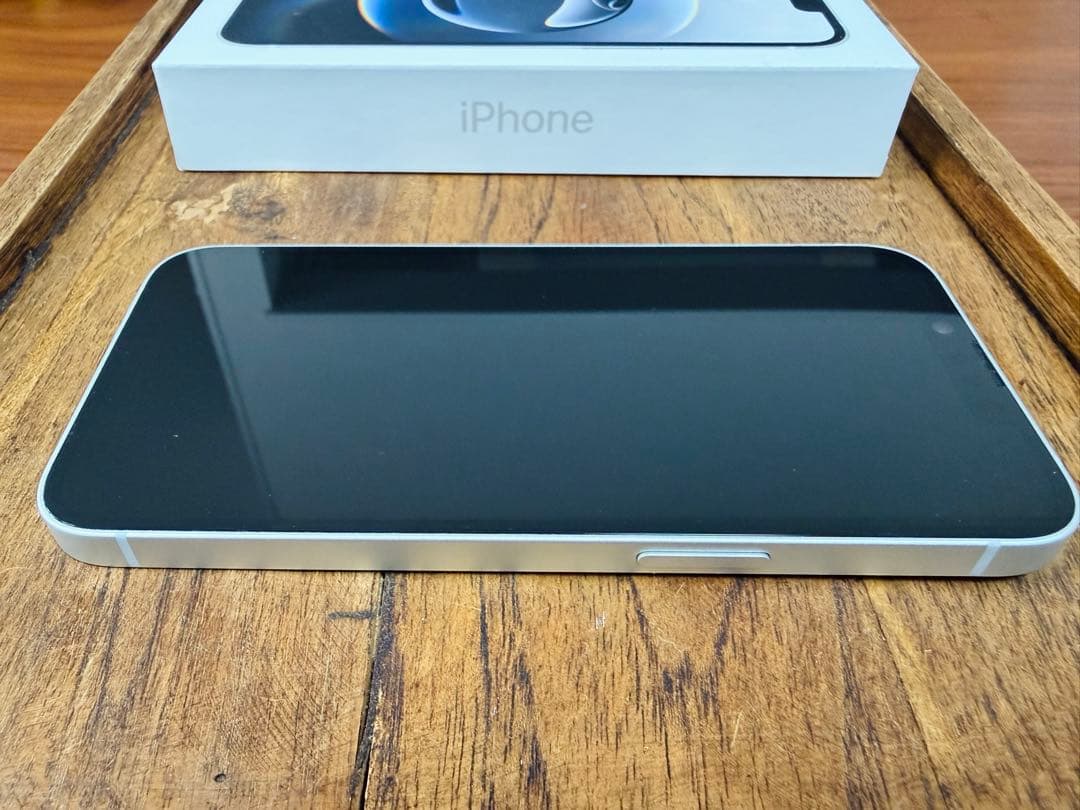 【極美品／バッテリー100%】iPhone 16e 128GB ホワイト