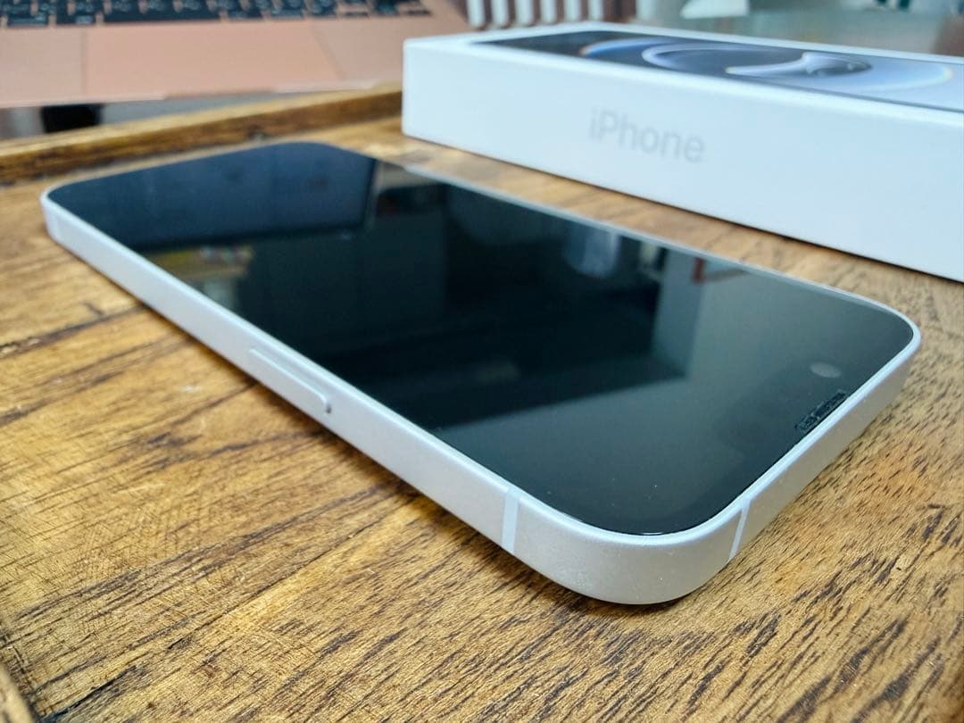 【極美品／バッテリー100%】iPhone 16e 128GB ホワイト