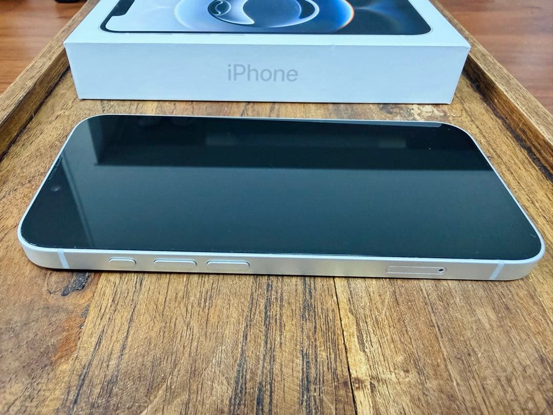 【極美品／バッテリー100%】iPhone 16e 128GB ホワイト