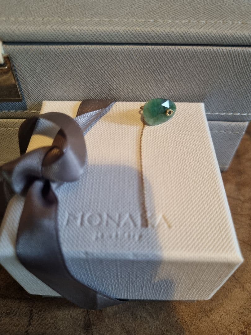 MONAKA jewellery モナカジュエリーエメラルド イヤリング