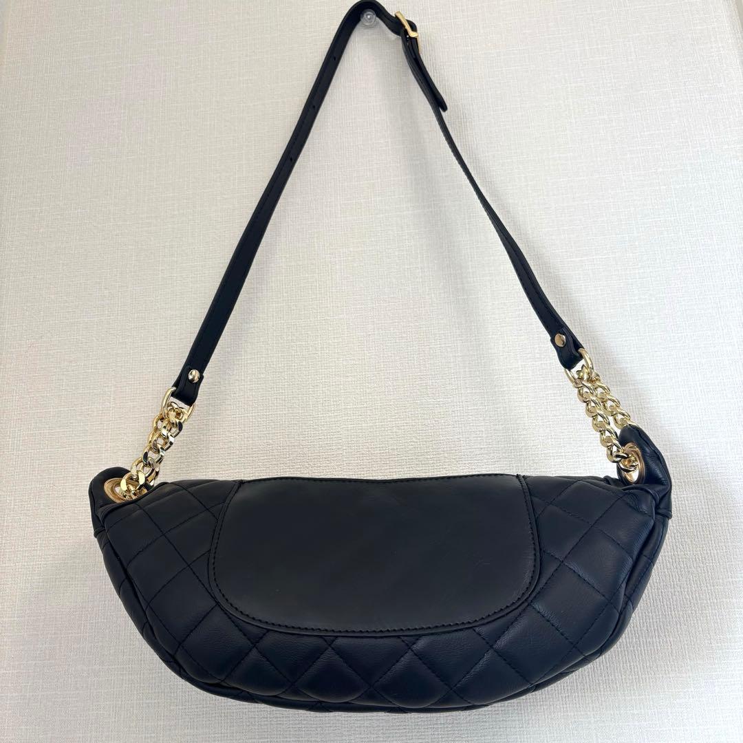 新品未使用　オウレンティ　キルティング　レザー　ボディバッグ　軽量　ブラック