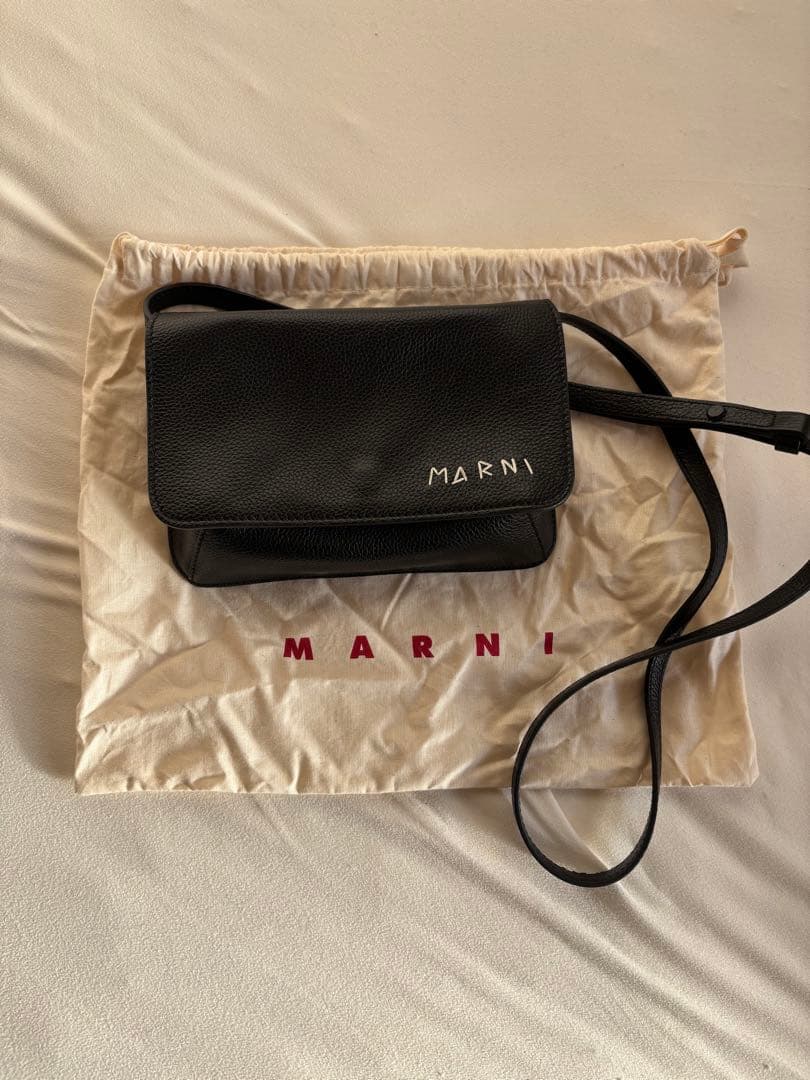 (21日まで値下げします！) MARNI ブラックレザー ショルダーバッグ