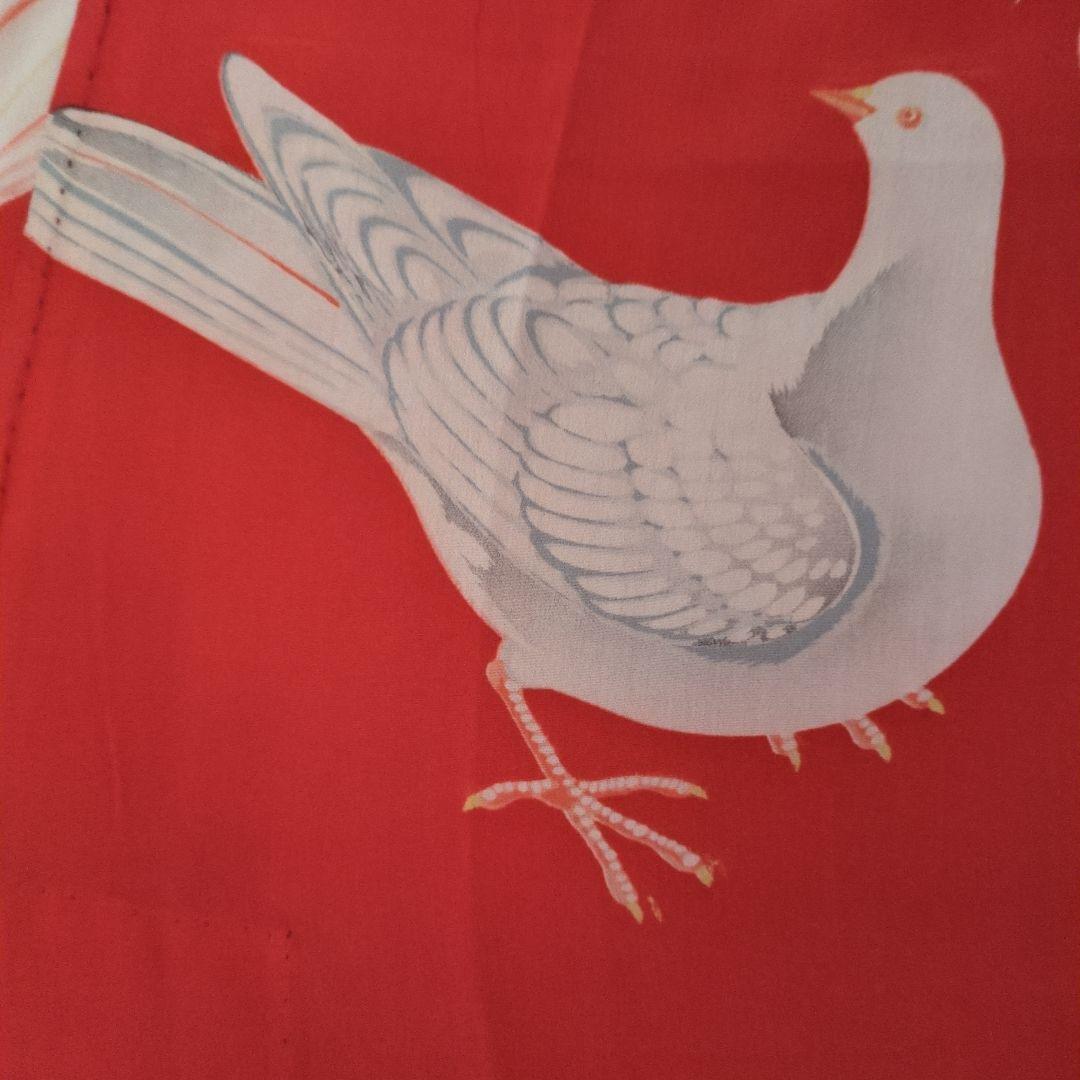 ぽ*ょ様 超珍品　正絹　超珍品極細縮緬　 赤地可愛い鳩沢山　長襦袢