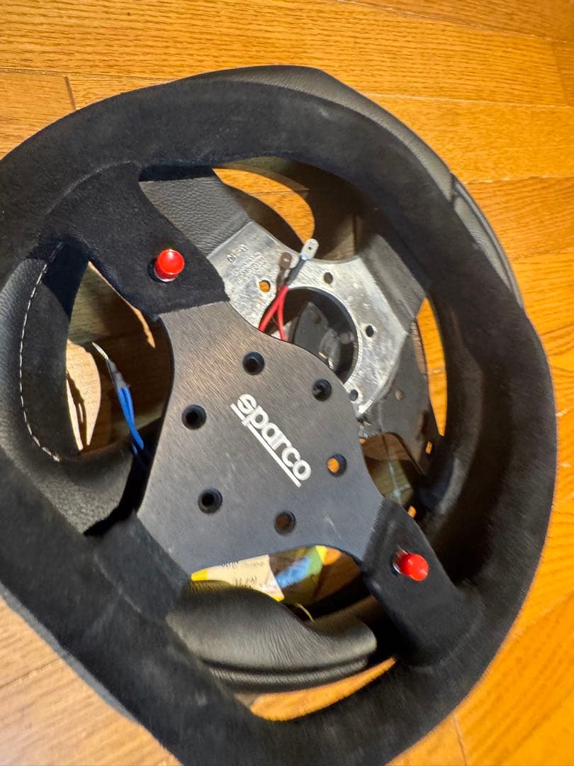 momo一つは未使用品です 各種ステアリング