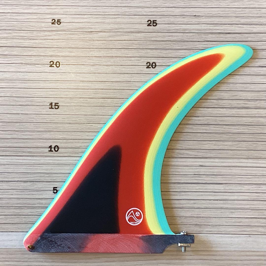 新品未使用シングルフィン9インチ　ブラック×レッド、 スクリュー付き