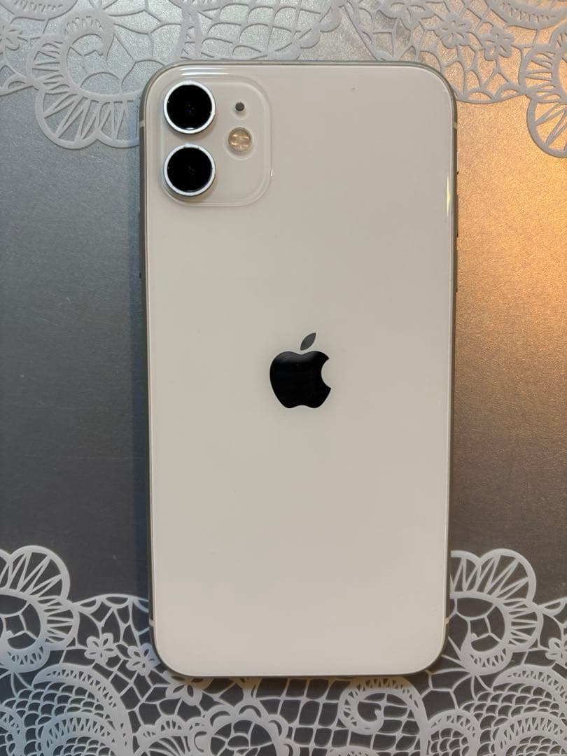 Apple iPhone 11ホワイト本体(ROOT COのスマホケース付き)