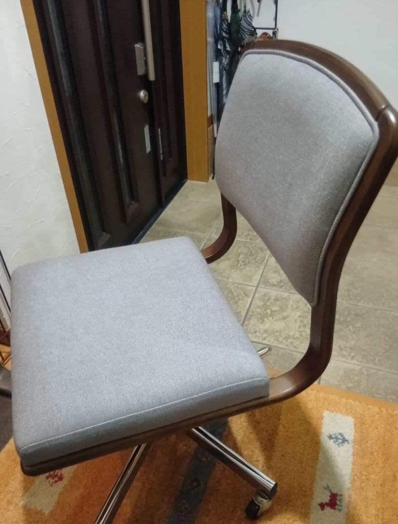 週末限定お値下げ 希少!! カリモク 回転式デスクチェア