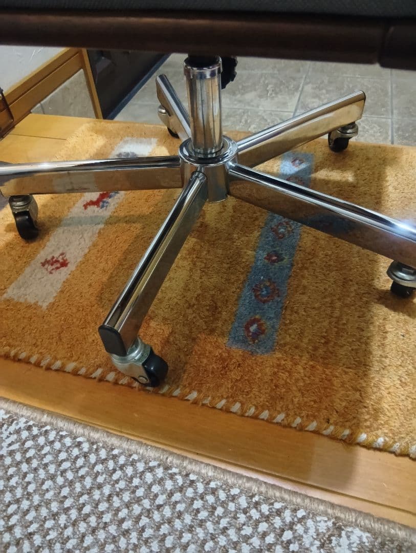 週末限定お値下げ 希少!! カリモク 回転式デスクチェア