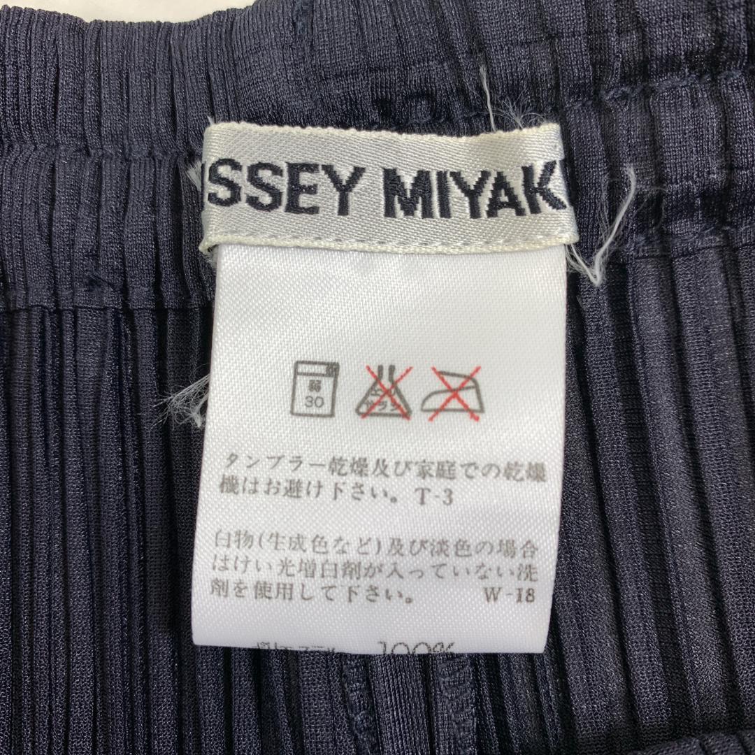 LA5413 イッセイ ミヤケ プリーツ ハーフパンツ ネイビー M