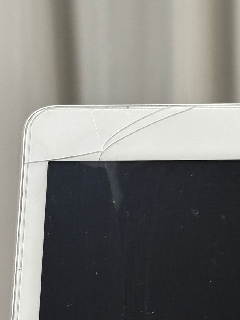 iPad (第8世代) 128GB Wi-Fi シルバー　A2270 画面割れ