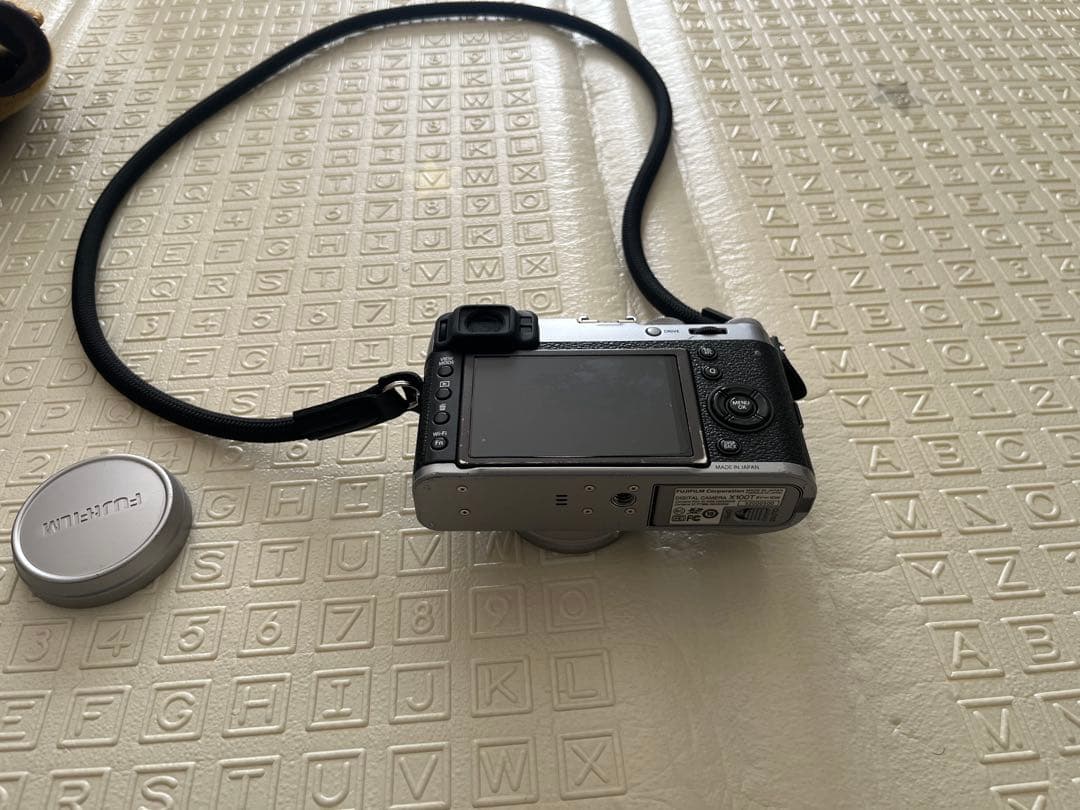 パ*コ様 最終値引き Fujifilm X100T コンパクトデジタルカメラ
