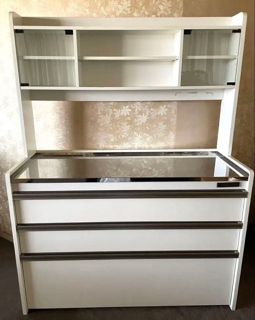 ホワイト木製キッチンカウンター 左右ガラス棚付き