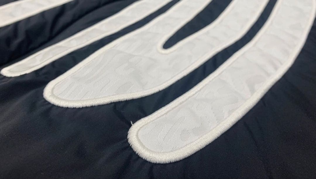 極美品FENDI フェンディ リバーシブルロゴダウンベスト【48】