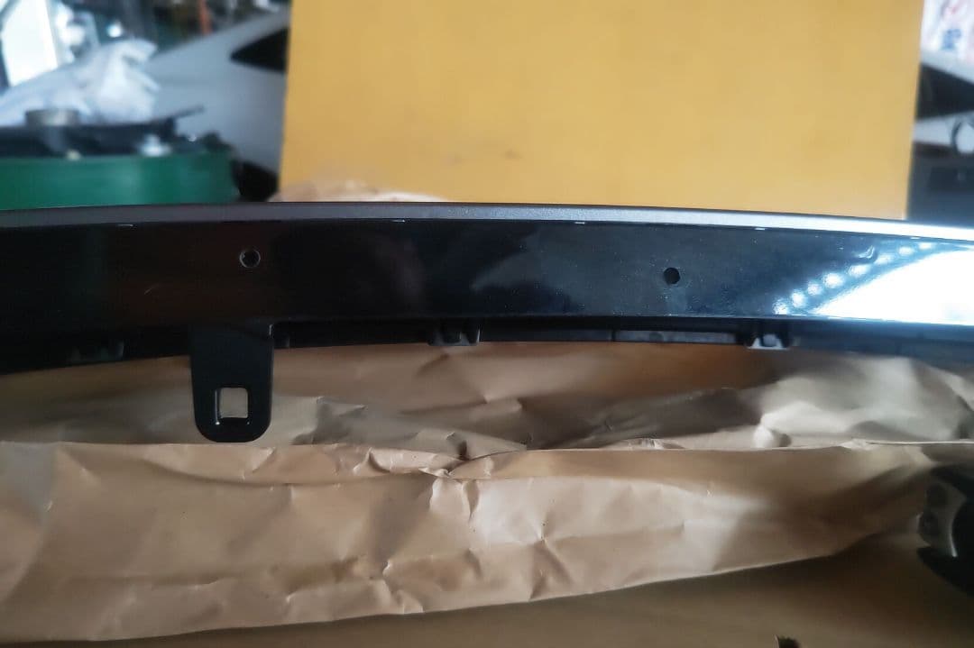 トヨタ純正 プリウス 60系Zグレードハイブリッド　フロントロアグリル