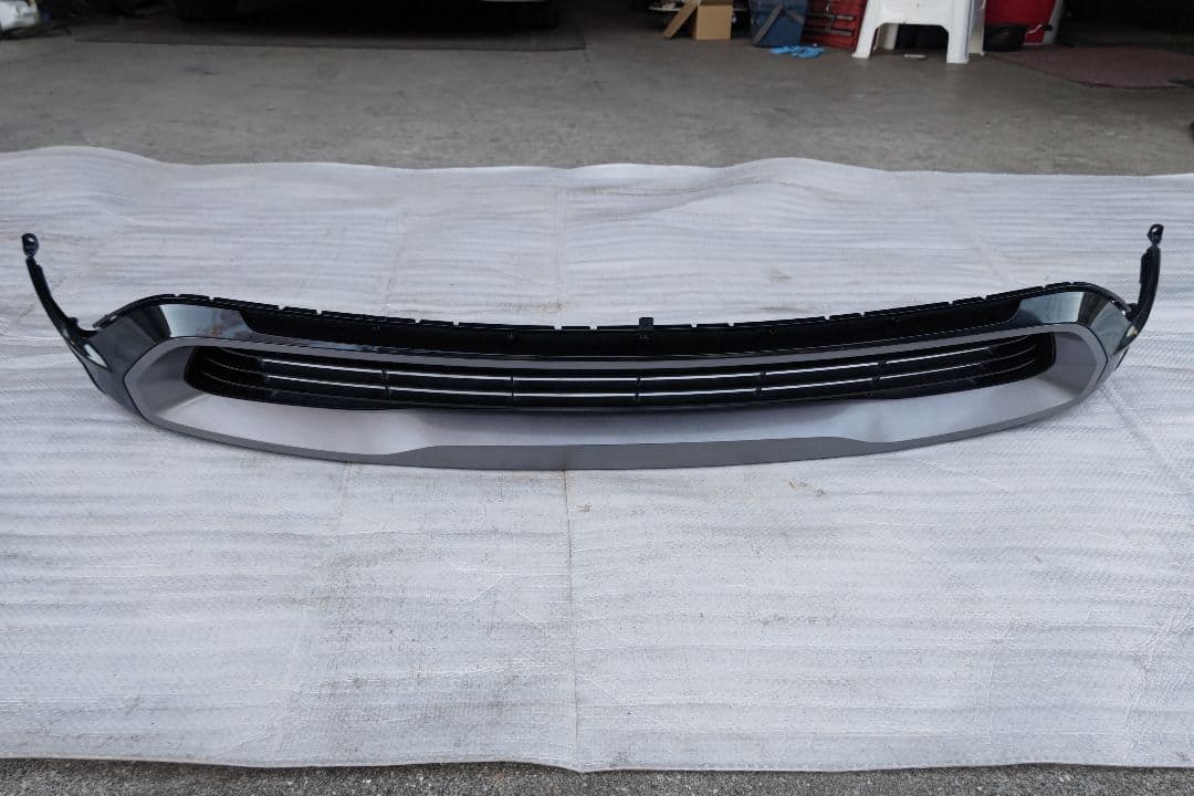 トヨタ純正 プリウス 60系Zグレードハイブリッド　フロントロアグリル