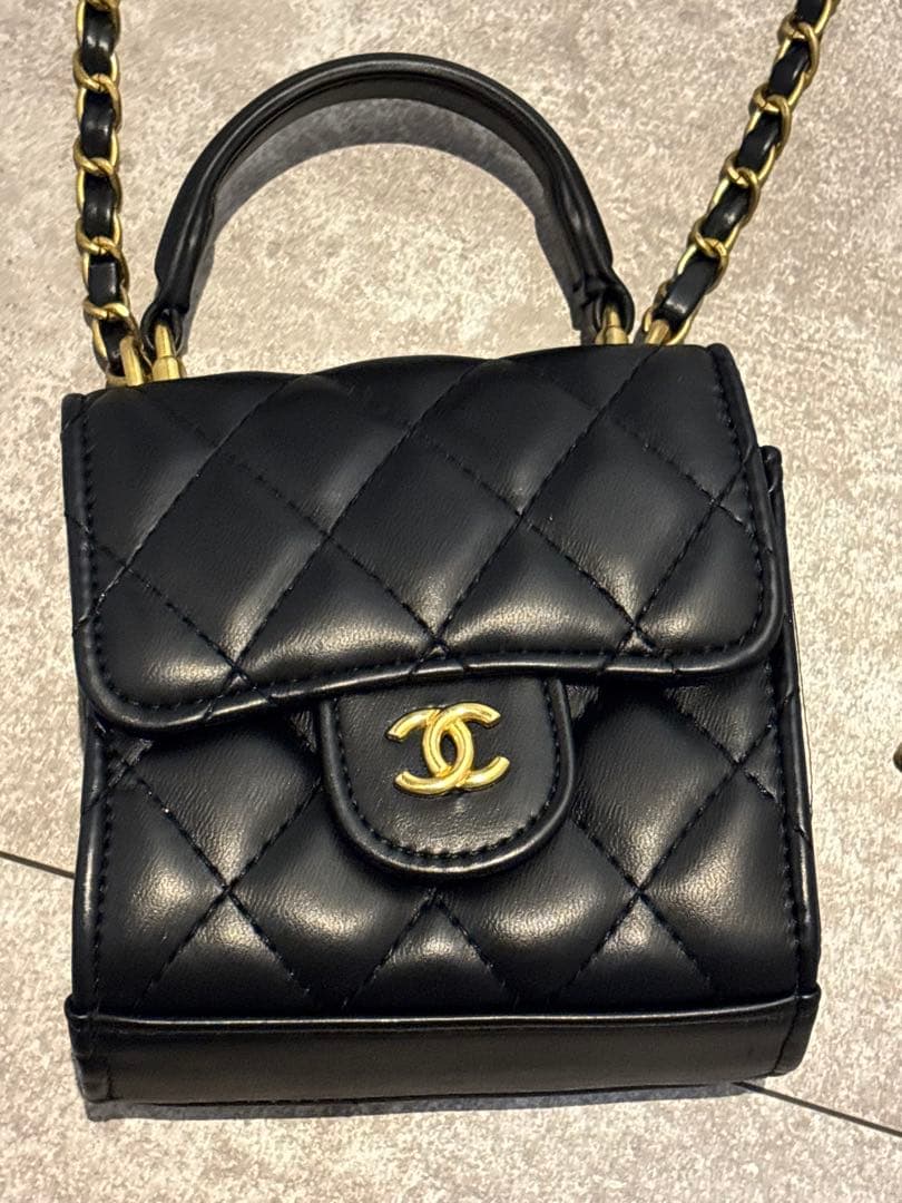 CHANEL ノベルティ ブラックレザーショルダーバッグ