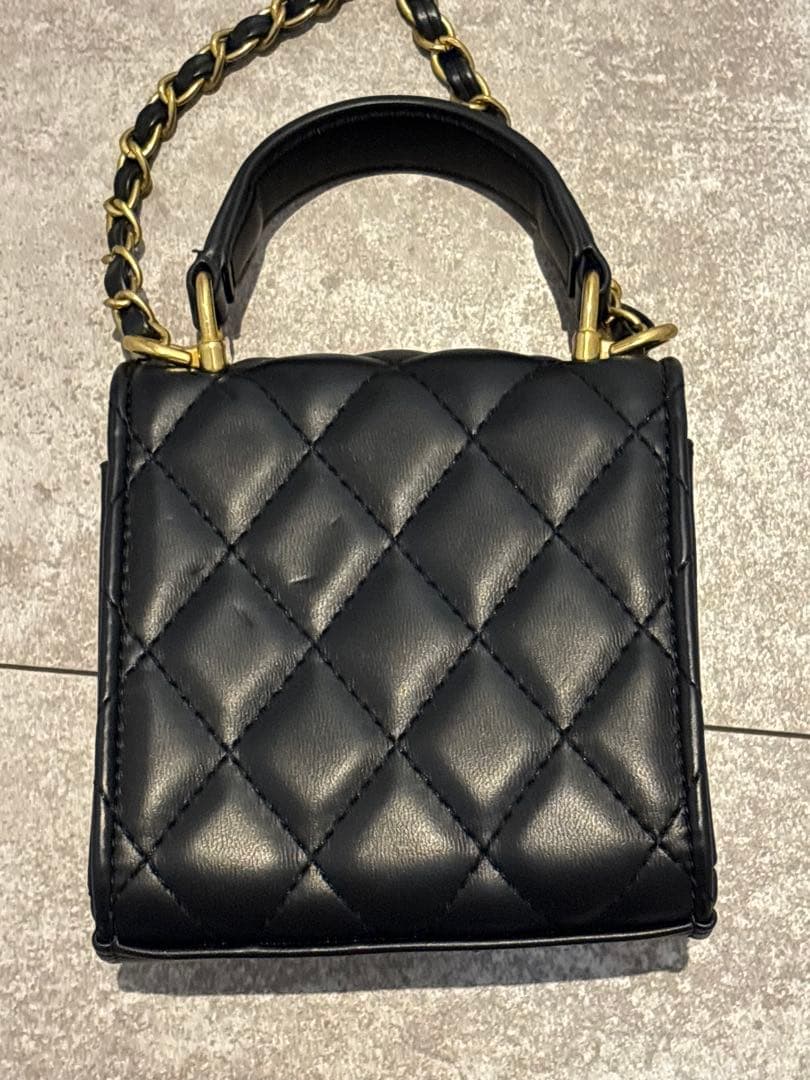 CHANEL ノベルティ ブラックレザーショルダーバッグ