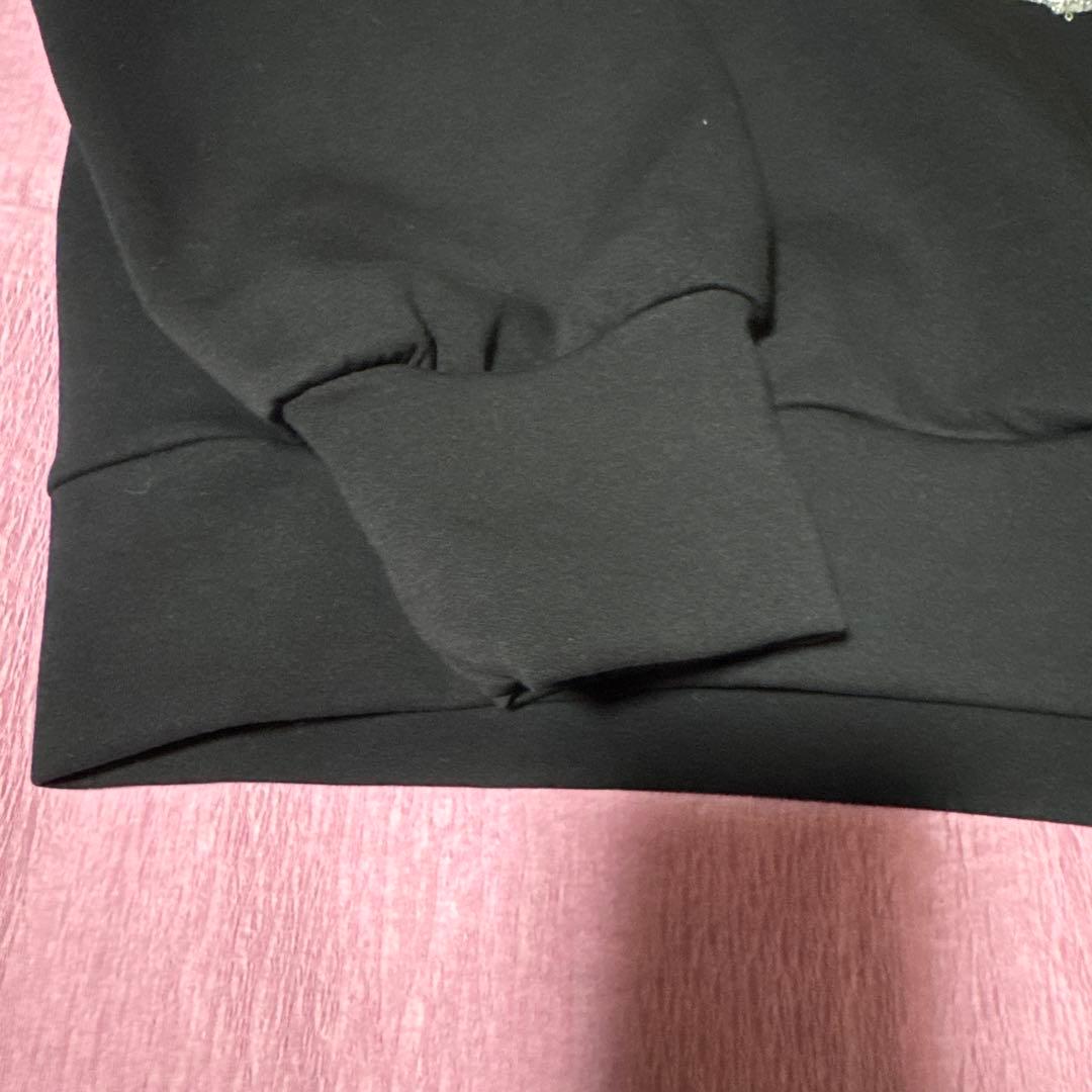 インゲボルグ　シグネチャーモチーフ刺繍フーディ　 ブラック