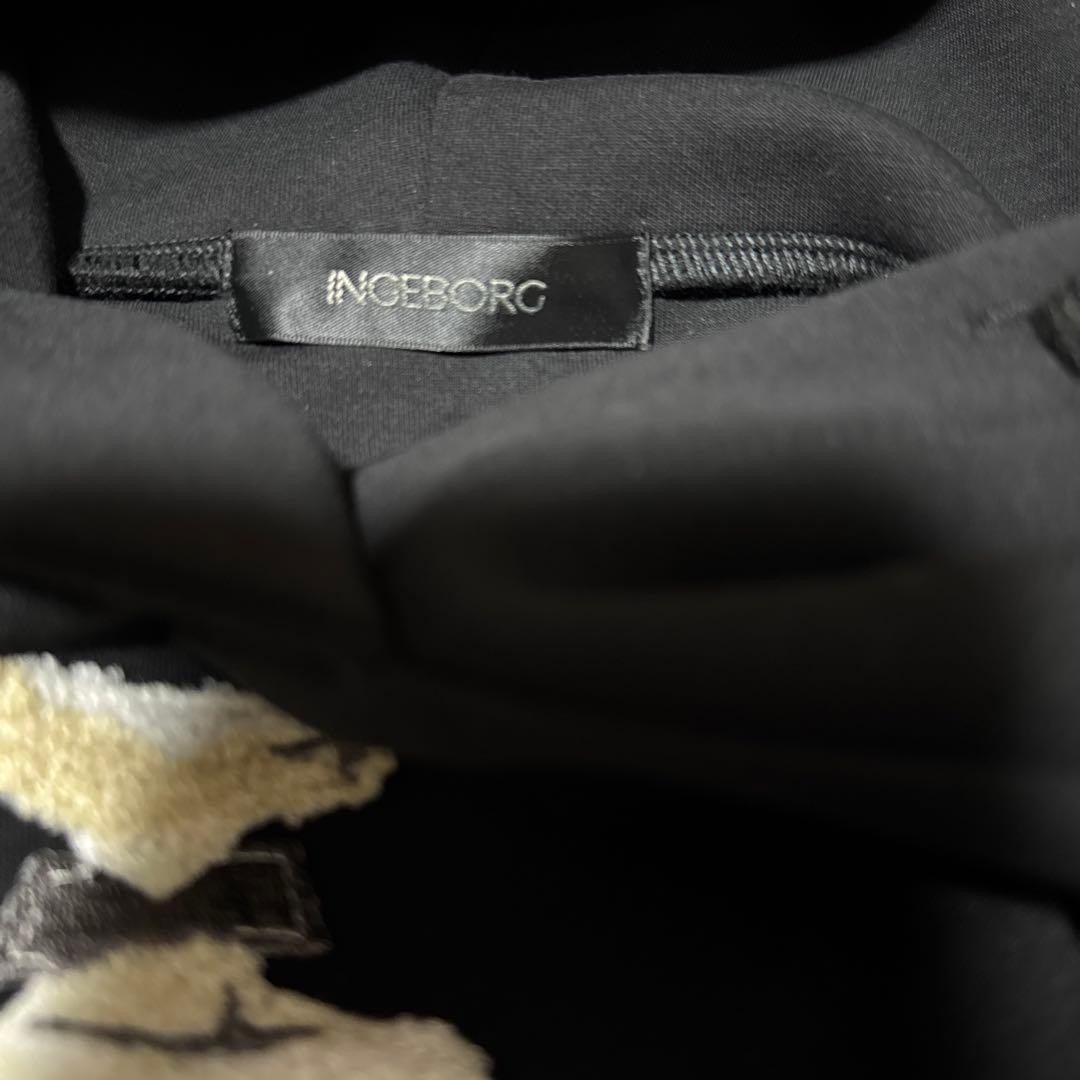 インゲボルグ　シグネチャーモチーフ刺繍フーディ　 ブラック