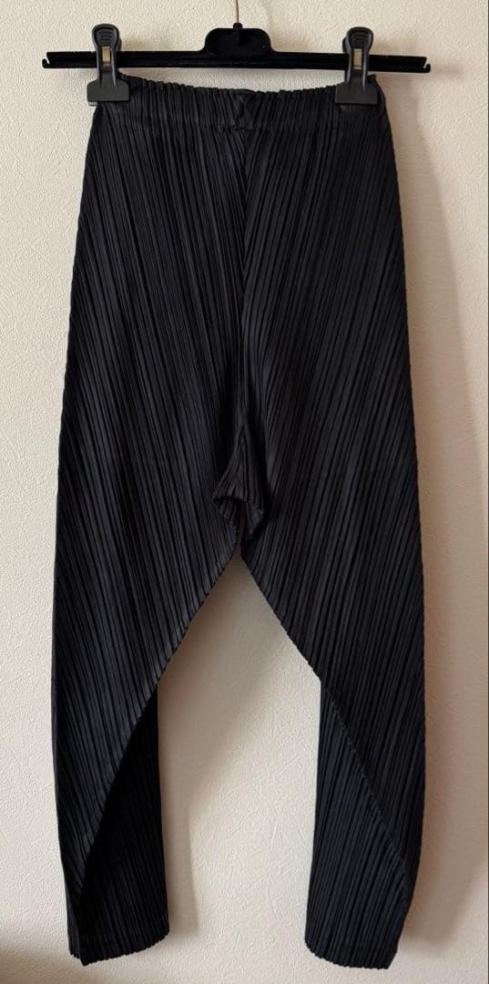 プリーツプリーズ シッカーボトムス パンツ 黒 厚地