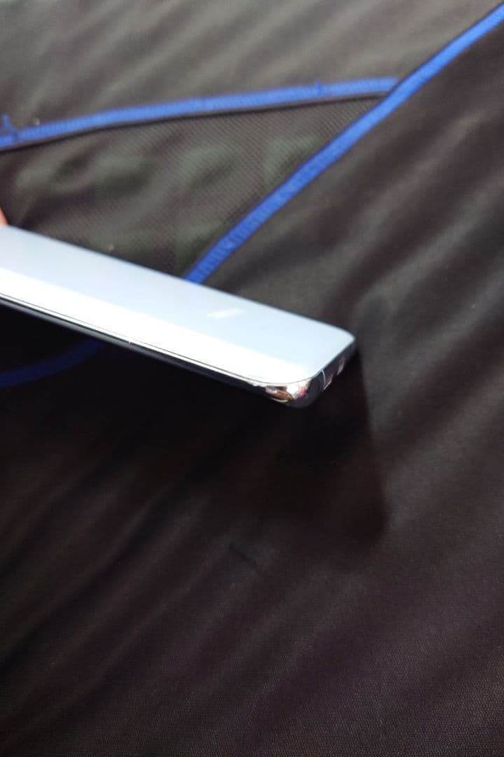 Samsung Galaxy S20 plus ホワイト 画面にひびあり