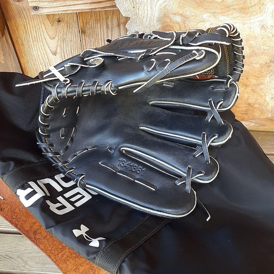 アンダーアーマー　投手用グラブ　　軟式一般 　UNDER ARMOUR　最終価格
