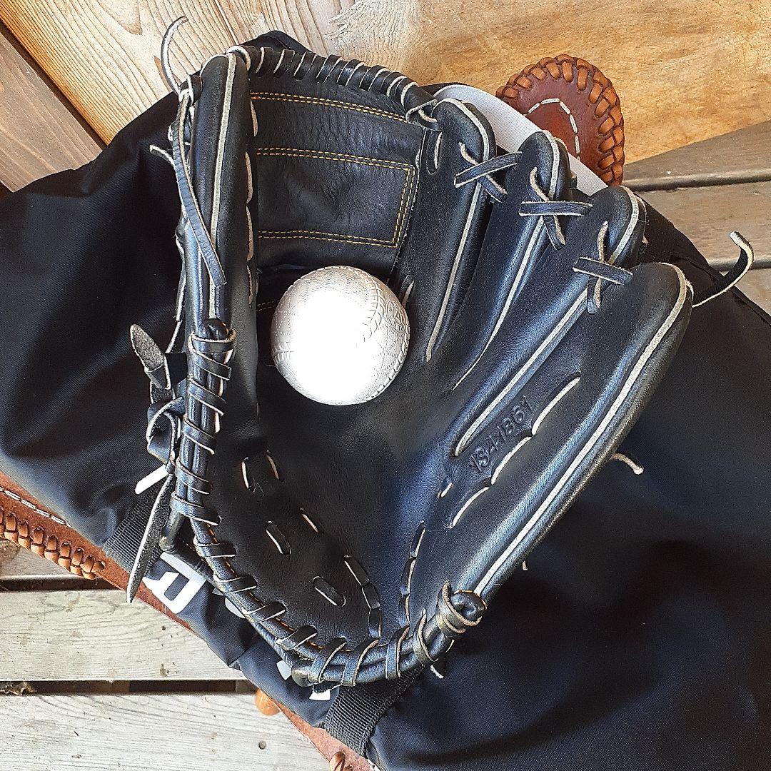 アンダーアーマー　投手用グラブ　　軟式一般 　UNDER ARMOUR　最終価格