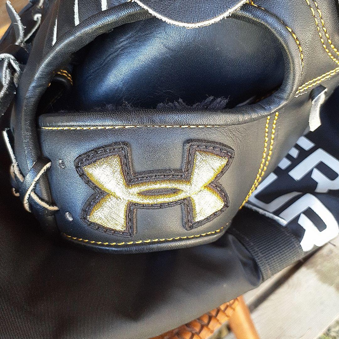 アンダーアーマー　投手用グラブ　　軟式一般 　UNDER ARMOUR　最終価格