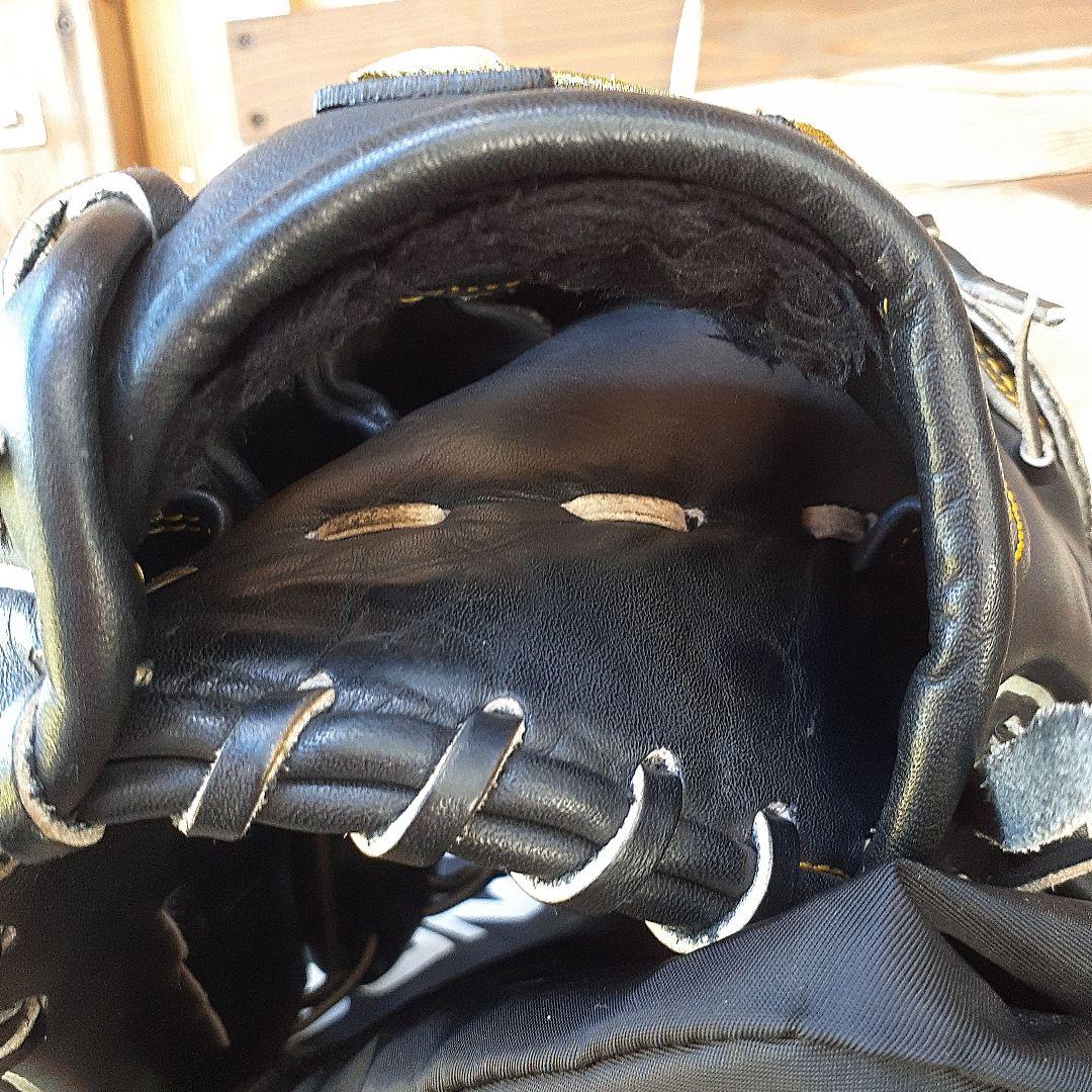 アンダーアーマー　投手用グラブ　　軟式一般 　UNDER ARMOUR　最終価格