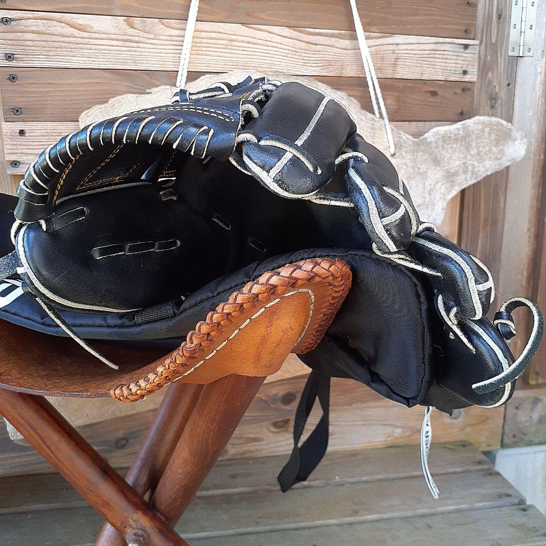 アンダーアーマー　投手用グラブ　　軟式一般 　UNDER ARMOUR　最終価格