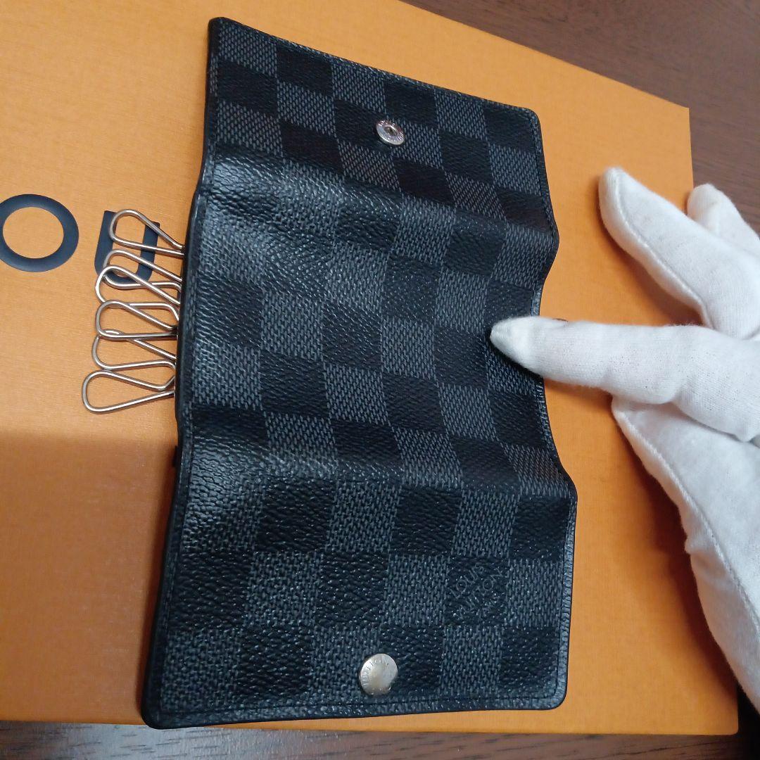 ルイ・ヴィトン。美品ダミエグラフィット、ミルテックレ6連キーケース