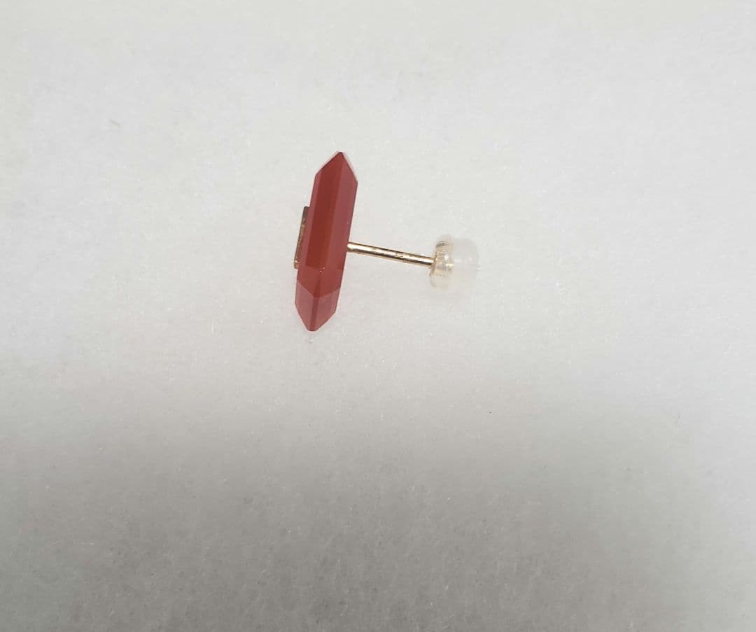 ネイキッド ストーン スタッド ピアス / カーネリアン