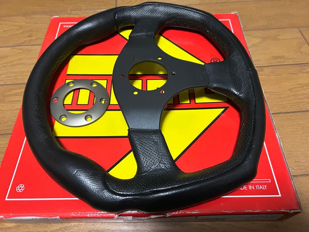 momoステアリング