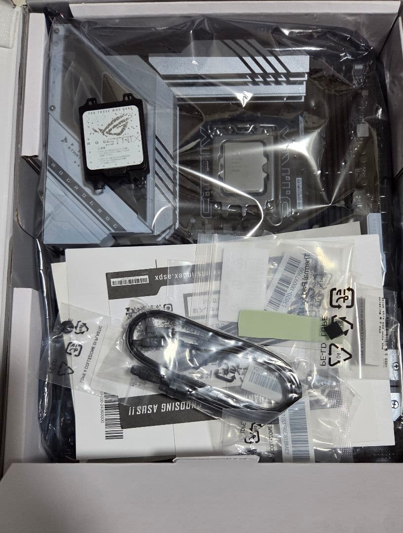 CPU ROG STRIX Z790-A + i7-13700 +Xtreem 32GB