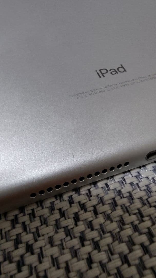 Apple iPad 第6世代 本体 Wi-Fiモデル　32GB　シルバー