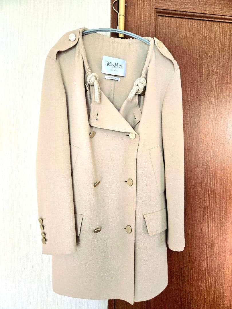 美品　お値下げしました！白タグ　手縫いラベル付きMaxMara ショートコート