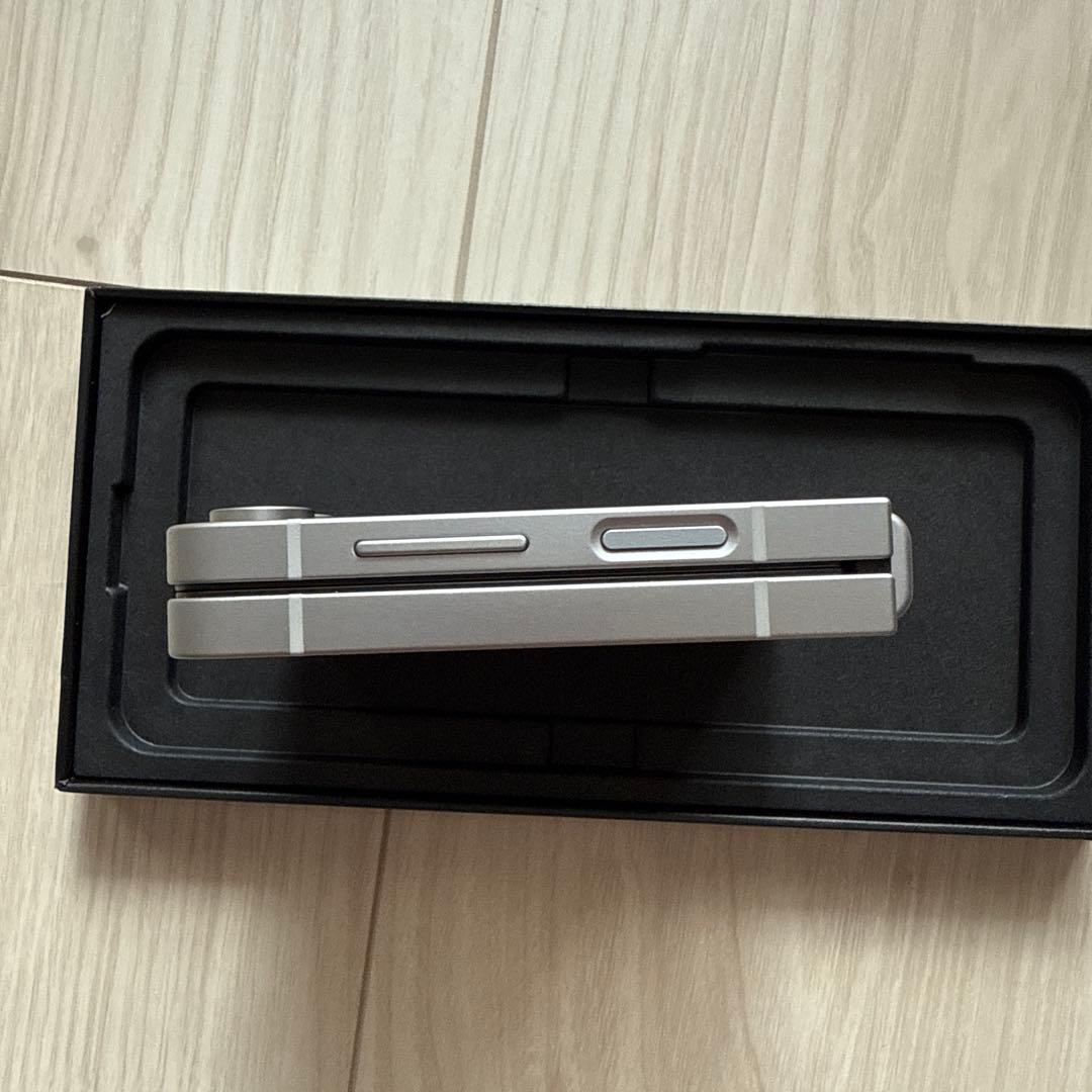 Galaxy Z Flip 6 国内版 SIMフリー 256GB シルバー