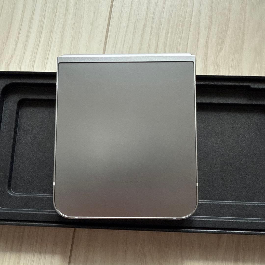 Galaxy Z Flip 6 国内版 SIMフリー 256GB シルバー