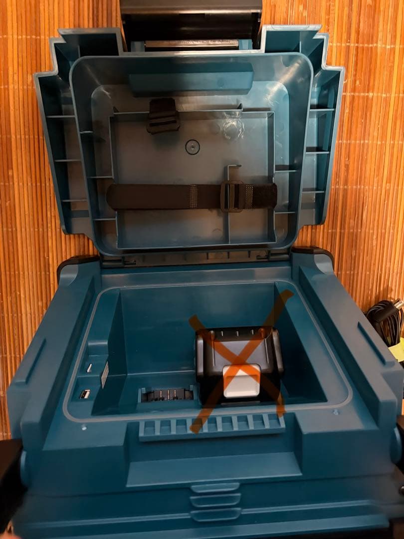 Makita DC18 ポータブルテレビ