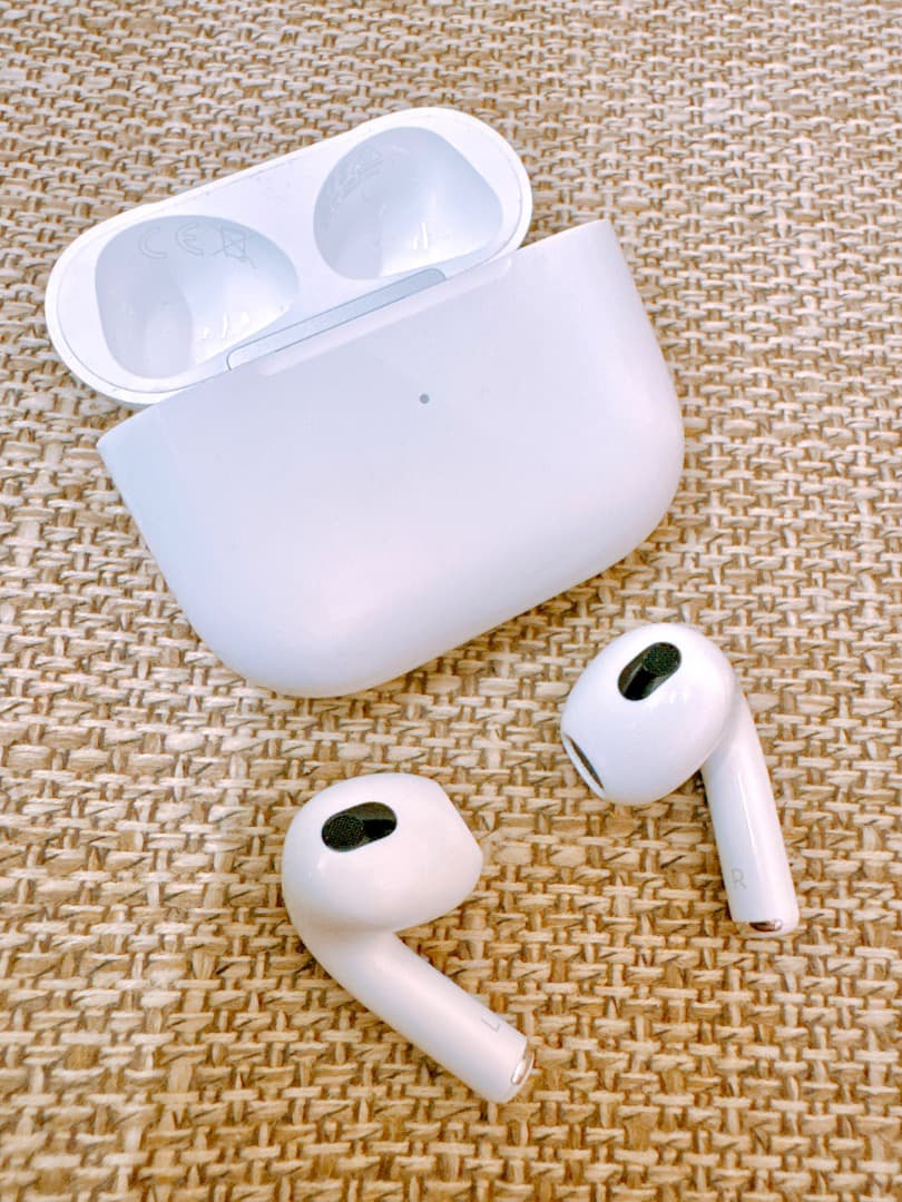 Apple AirPods 3 本体 +充電ケース 第3世代 MME73J/A