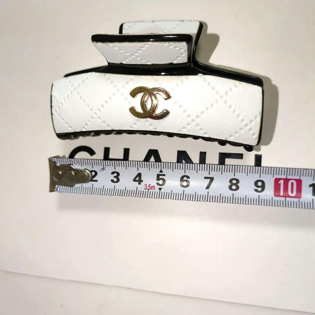 CHANEL シャネル　ノベルティ　ホワイト　レザー調　　新品未使用