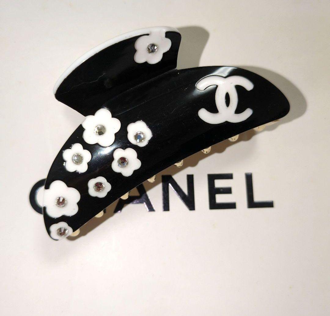 CHANEL シャネル　ノベルティ　ホワイト　レザー調　　新品未使用