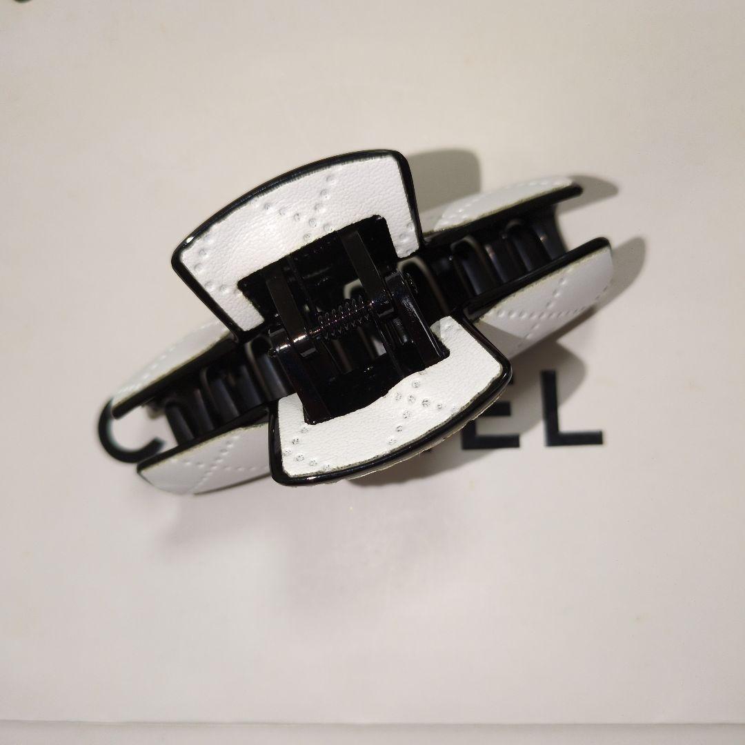 CHANEL シャネル　ノベルティ　ホワイト　レザー調　　新品未使用