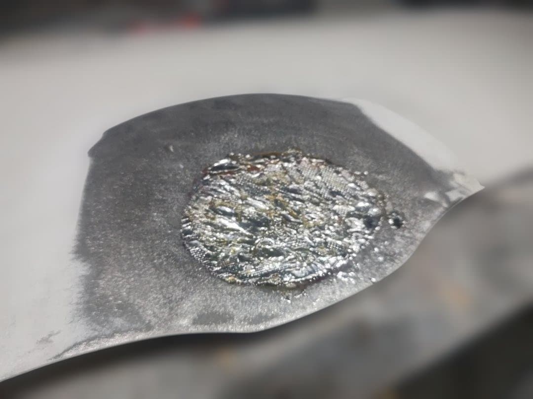 ハイエース200系ナロー純正ボンネットスムージング加工塗装。引き取り限定