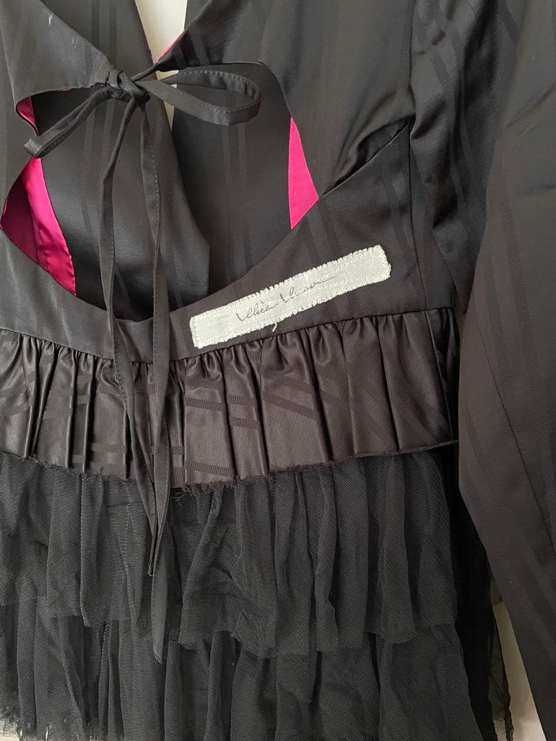 alice auaa バックオープンフリル付きブラックテーラードジャケット